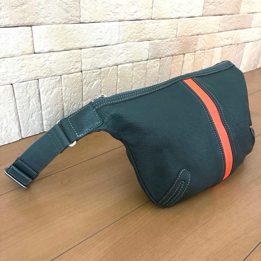 Paul Smith シボ革ボディバッグ \"with STRIPE TRIM\"