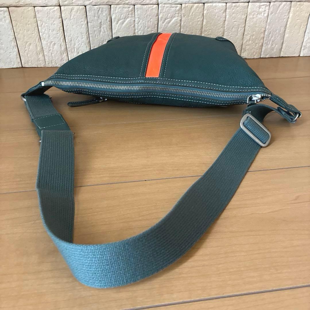 Paul Smith シボ革ボディバッグ \"with STRIPE TRIM\"