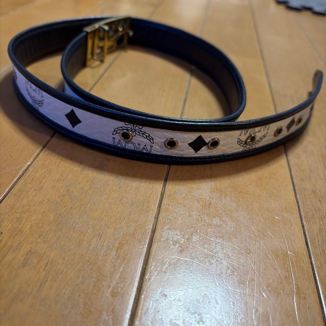 MCM ロゴ入り ベルト ホワイト/ブラック