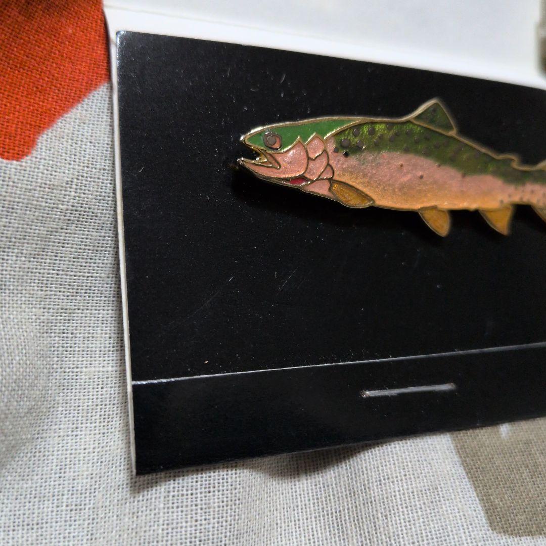 カワマス　魚　ブローチ　バッヂ　WM SPEARデザイン ヴィンテージ