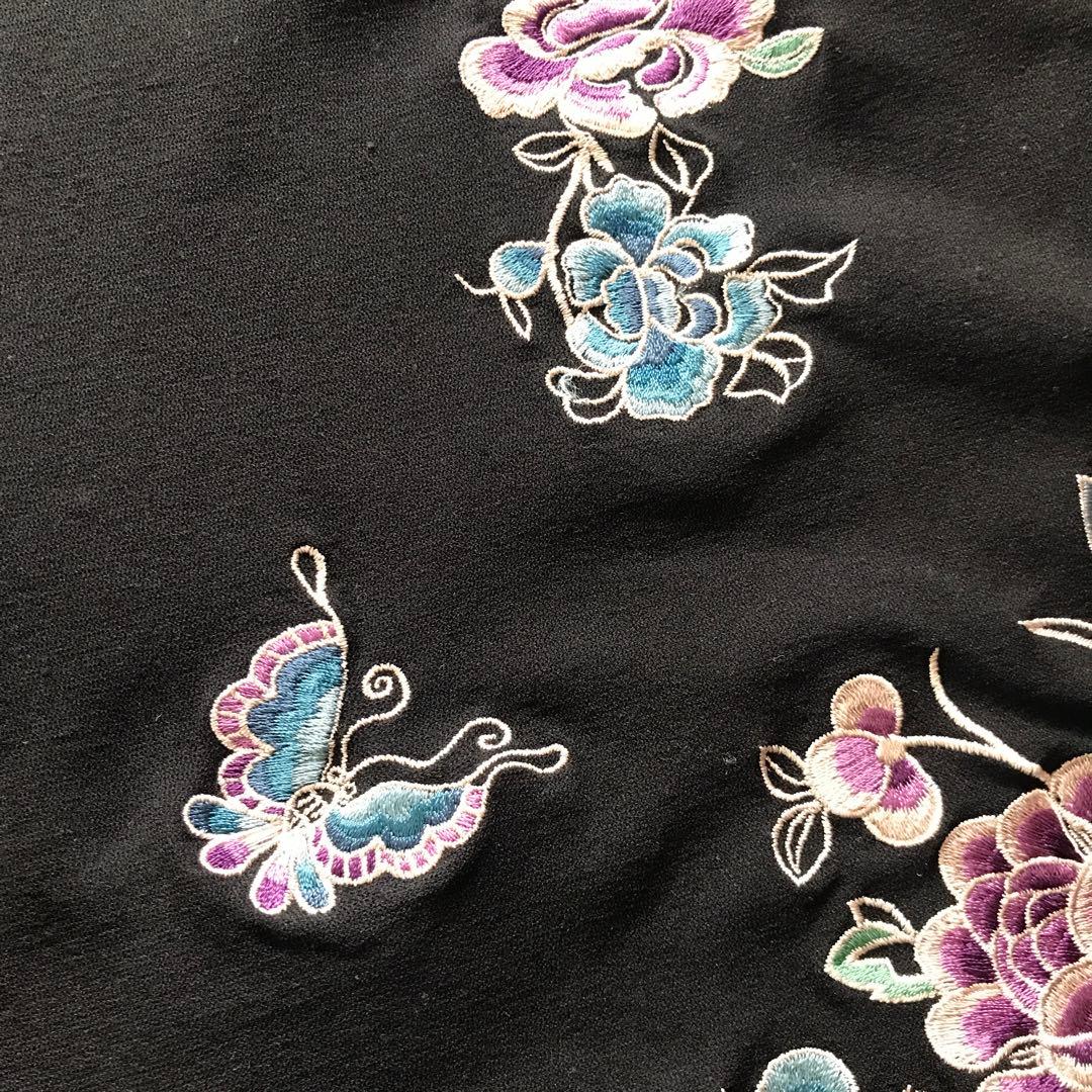 ビビアンタム　膝丈スカート　刺繍　黒　裏地付き