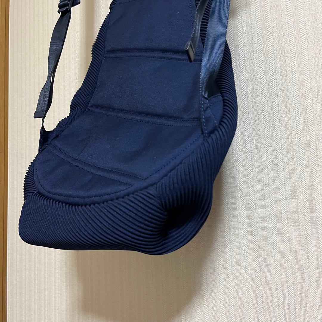 PLEATSPLEASE イッセイミヤケ　バックパック　ネイビー　美品