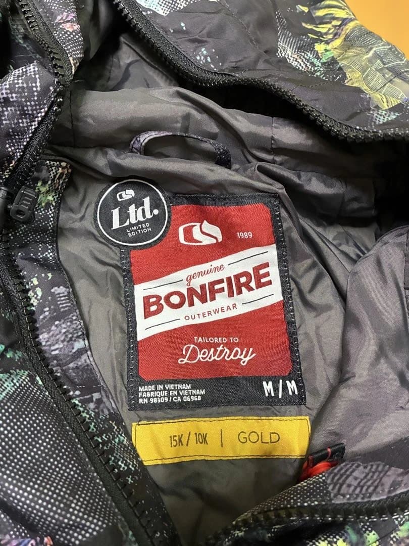 【新品・タグ付き】 BONFIRE スノーボード　ウェア　上下セット