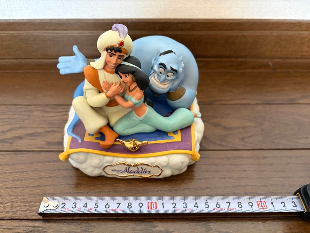 東京ディズニーランド　アラジン ジャスミン ジーニー 陶器製の置物