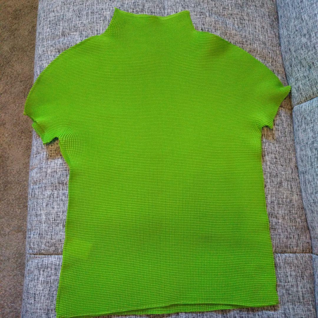 お値下げ！イッセイミヤケ　me　蛍光グリーン ハイネック半袖