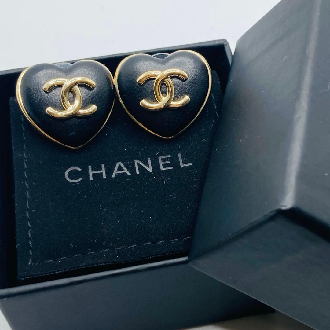 極美品✨ 箱✨ シャネル ピアス ココマーク ハート ラムスキン B22K