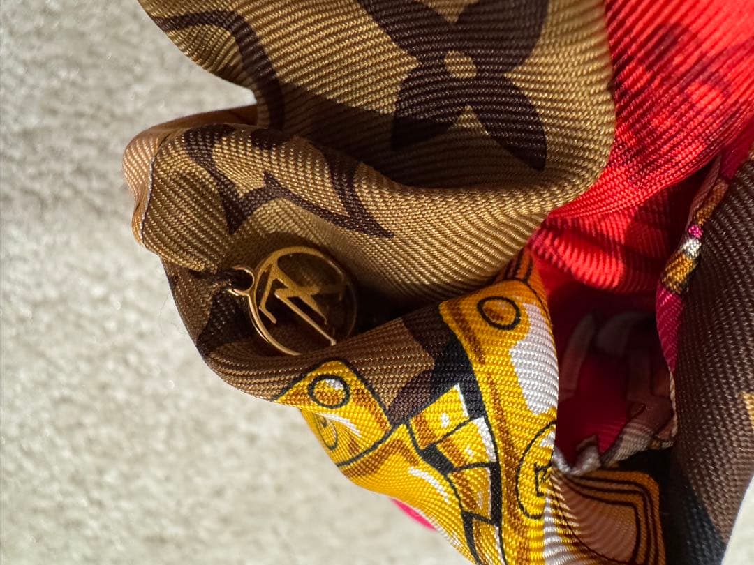 H　LOUIS VUITTON ビトン　シュシュ