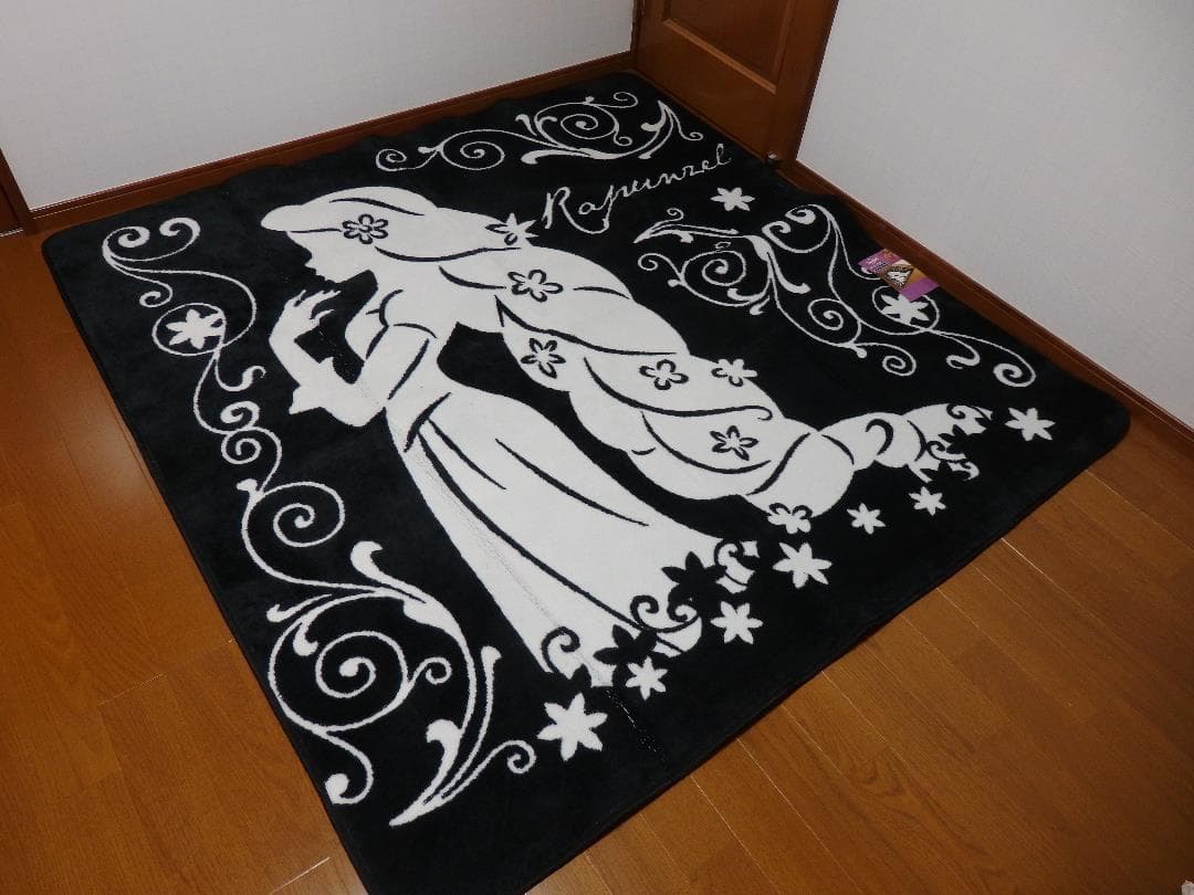 新品♪かわいい！ ラプンツェル センターラグ 2畳用 ディズニー