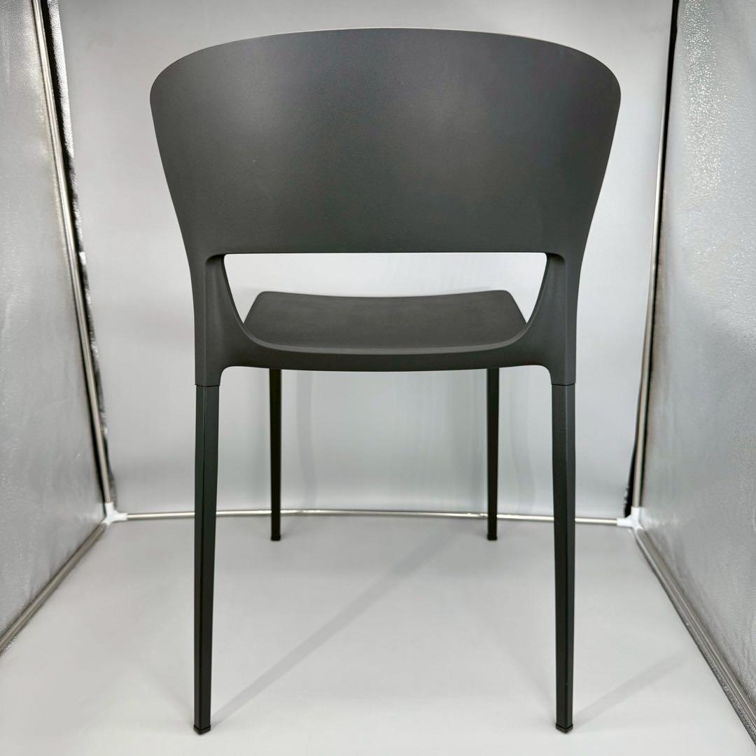 送料込　匿名配送　カッシーナ　コキ　KOKI スタッキングアームチェア　イス ①