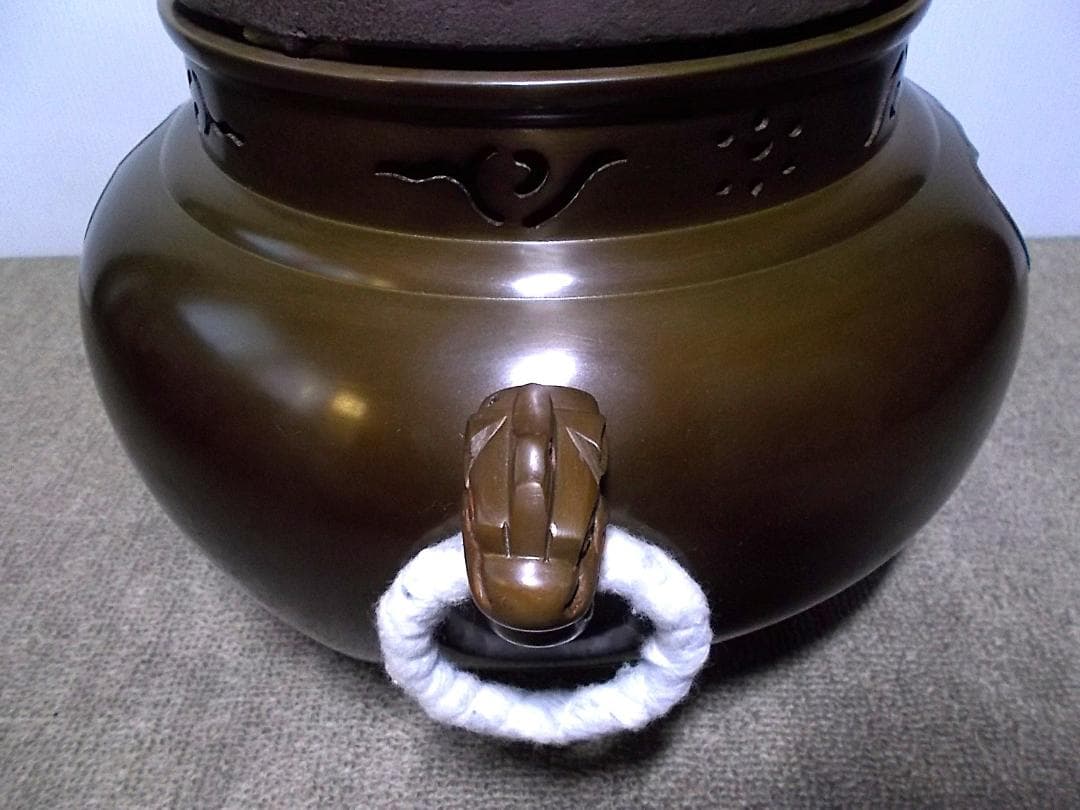 茶道具 釜師:畠春斉 風炉師:一ノ瀬宗辰 唐銅切合鬼面風炉 茶釜 釜環 共箱