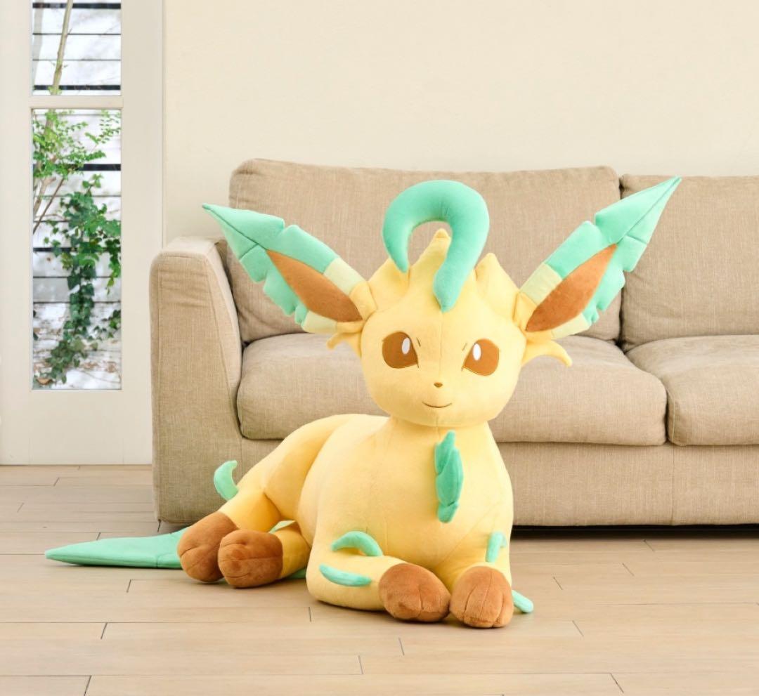 ポケモンセンター　ぬいぐるみ　等身大寝そべり　リーフィア