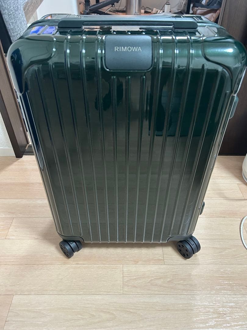 [RIMOWA] リモワ エッセンシャル キャビンサイズ ラゲッジ（グリーン）