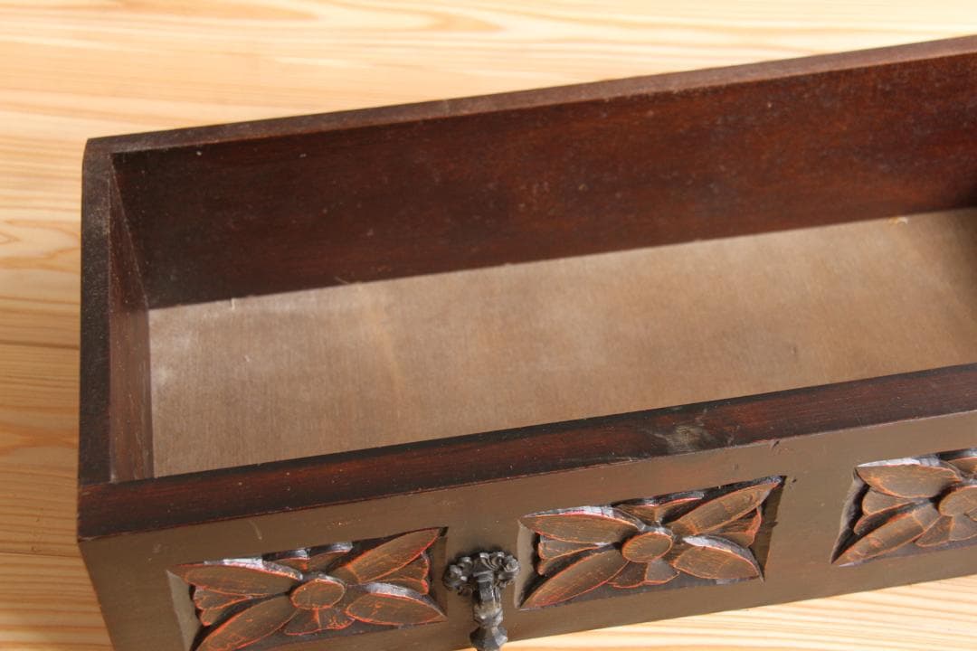 棚　飾り棚　小さめ　花台　飾り台　木製　彫刻　アンティーク　古道具