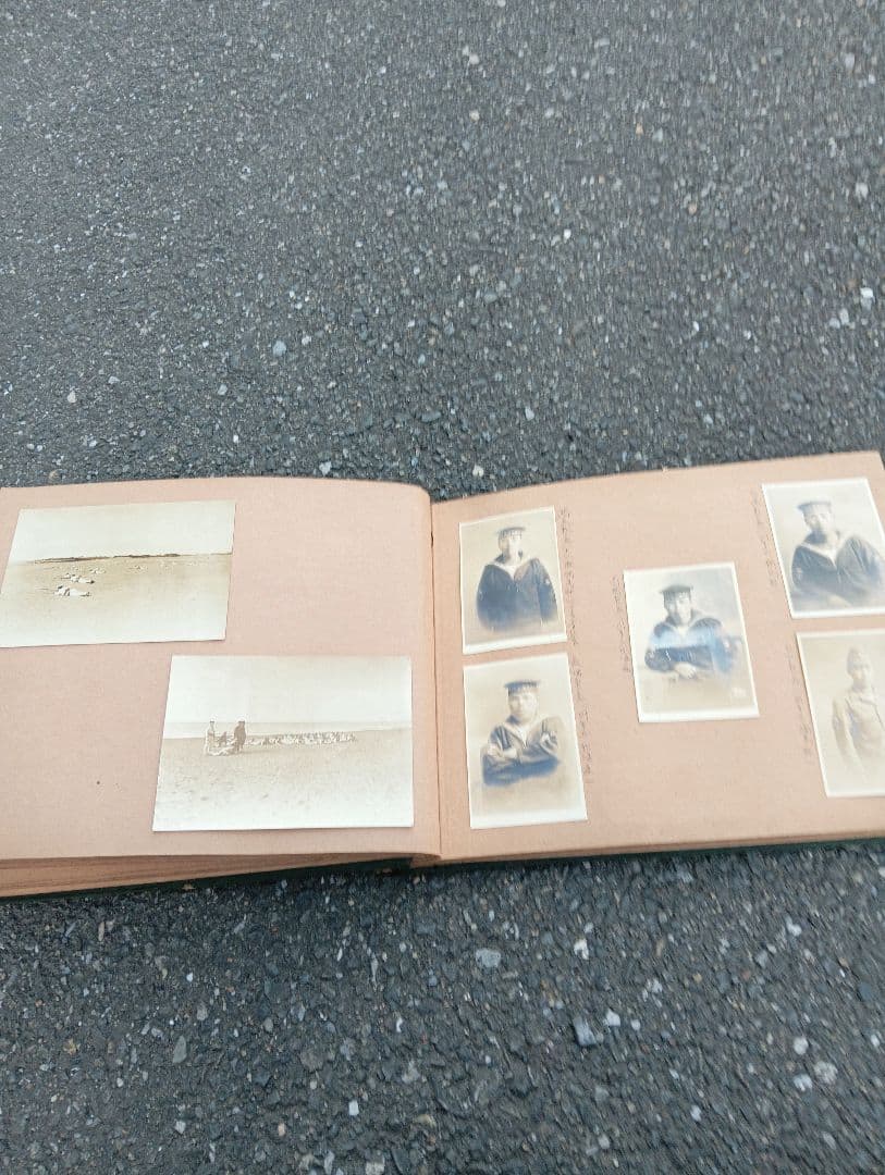海軍兵のアルバム１冊　　生写真　約100枚貼り込み　戦争　軍人　軍隊　風俗資料