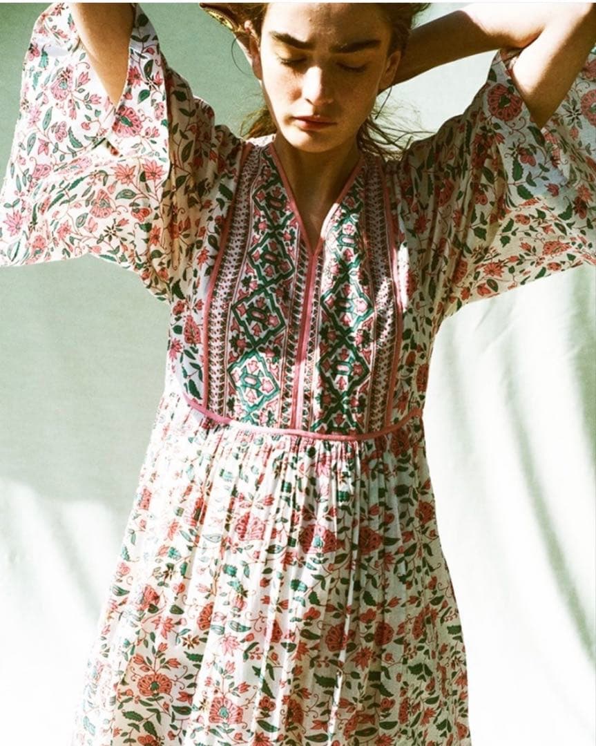 ヌキテパ エスニックプリントフレアスリーブワンピース