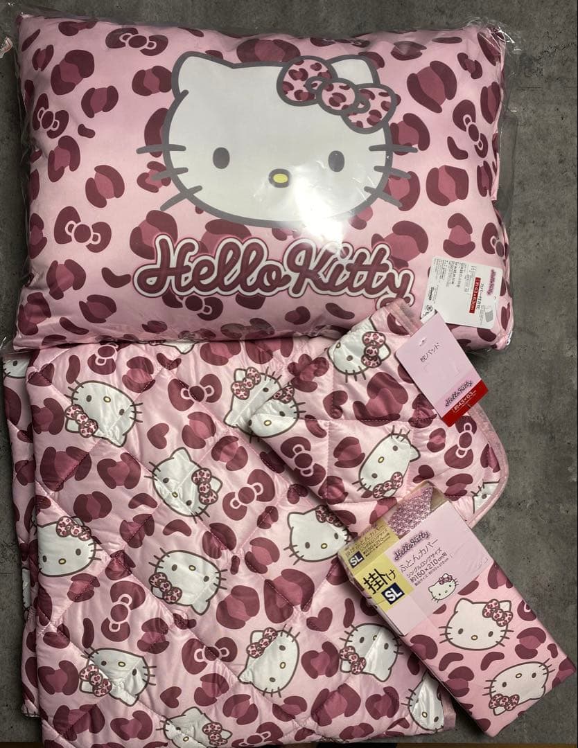 ハローキティ　掛け布団カバー、敷きパッド、カバー付き枕、枕パッド　4点セット
