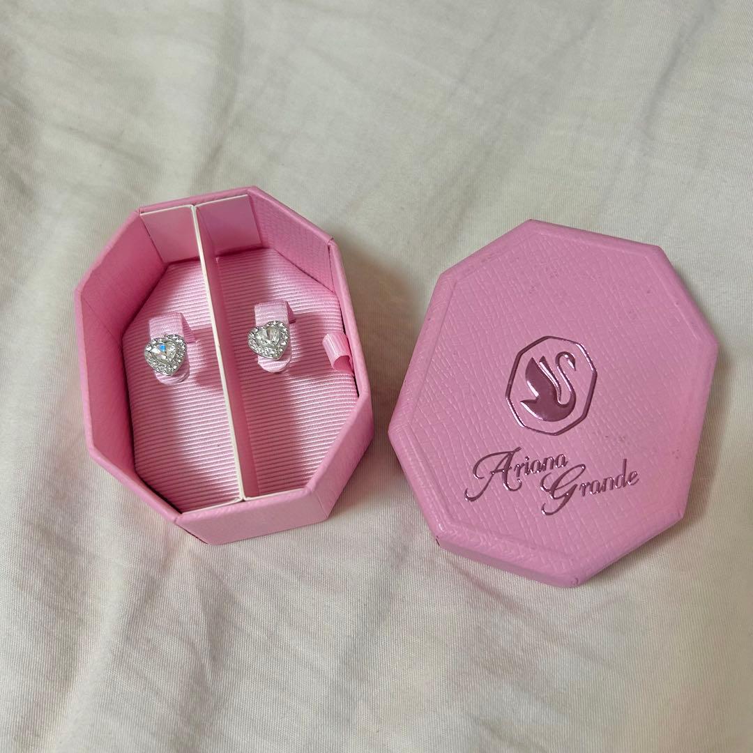 OSAYA　Swarovski Ariana Grande ハート型ピアス