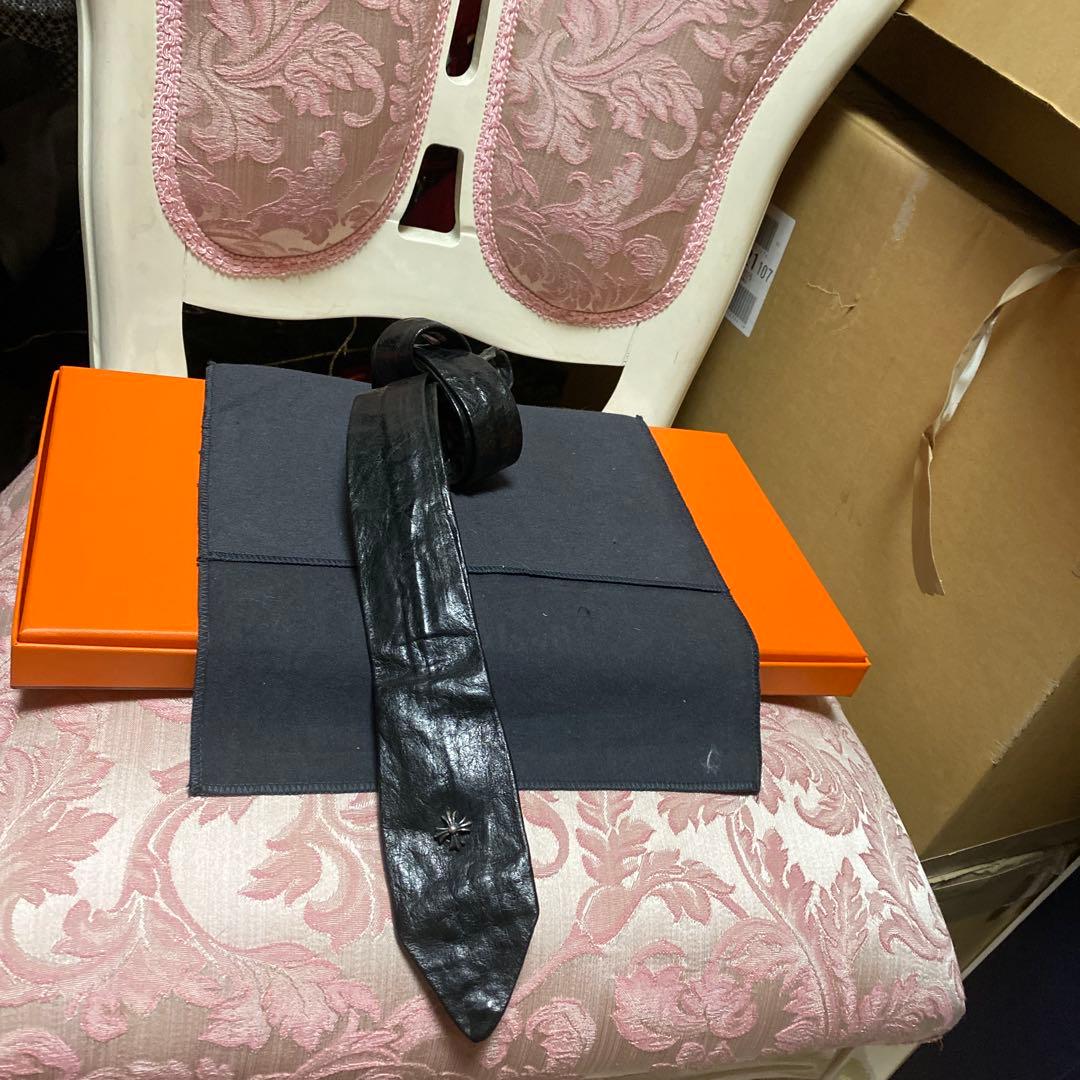 キャロルクリスチャンポエル　黒レザーネクタイ sv925 プラスクロスカスタム