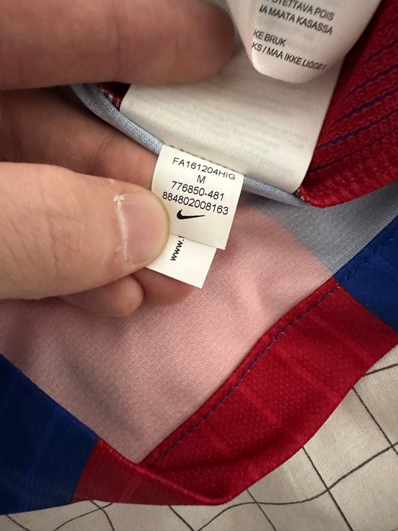 【超希少】　現地購入　イニエスタ　ユニフォーム　16/17シーズン　バルセロナ