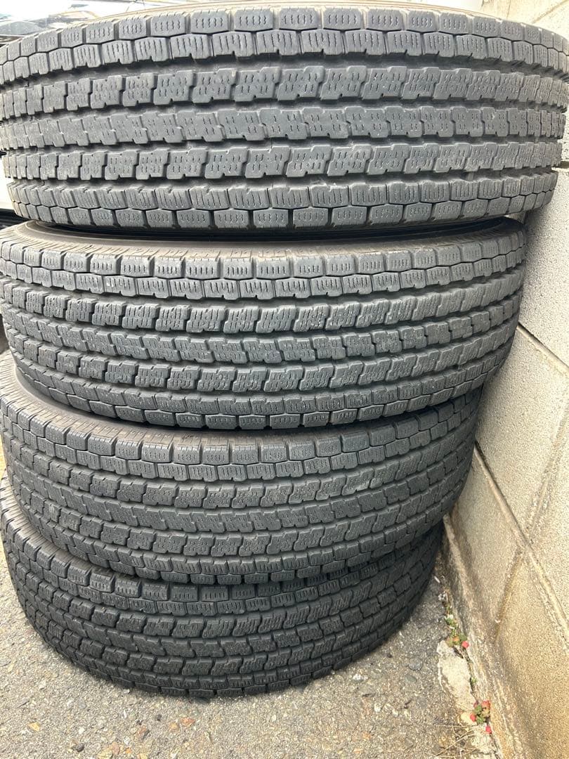ハイエース　スタッドレスタイヤ