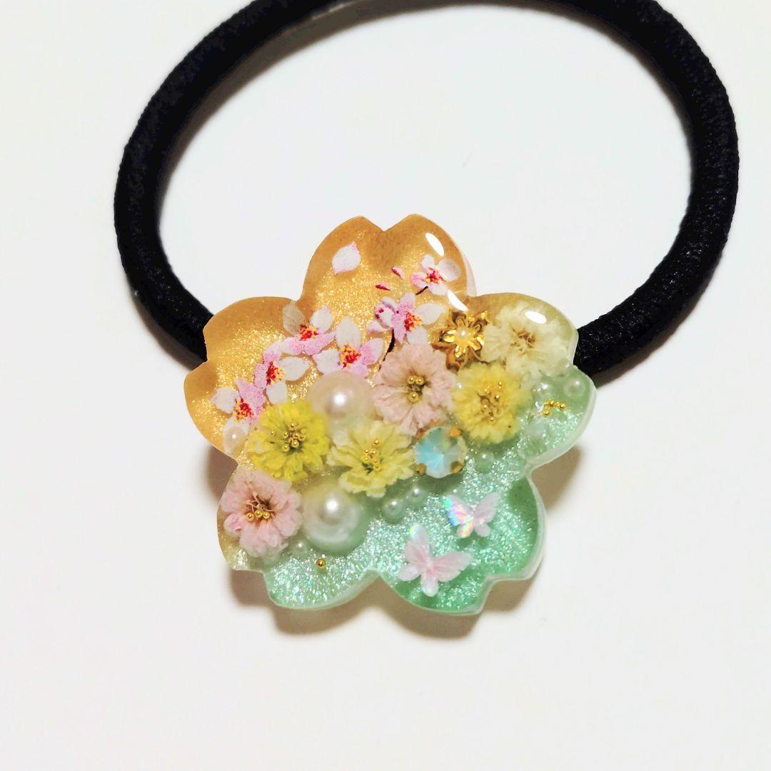 No.430　レジン ヘアゴム キーホルダー ピンバッジ さくらカスミソウ
