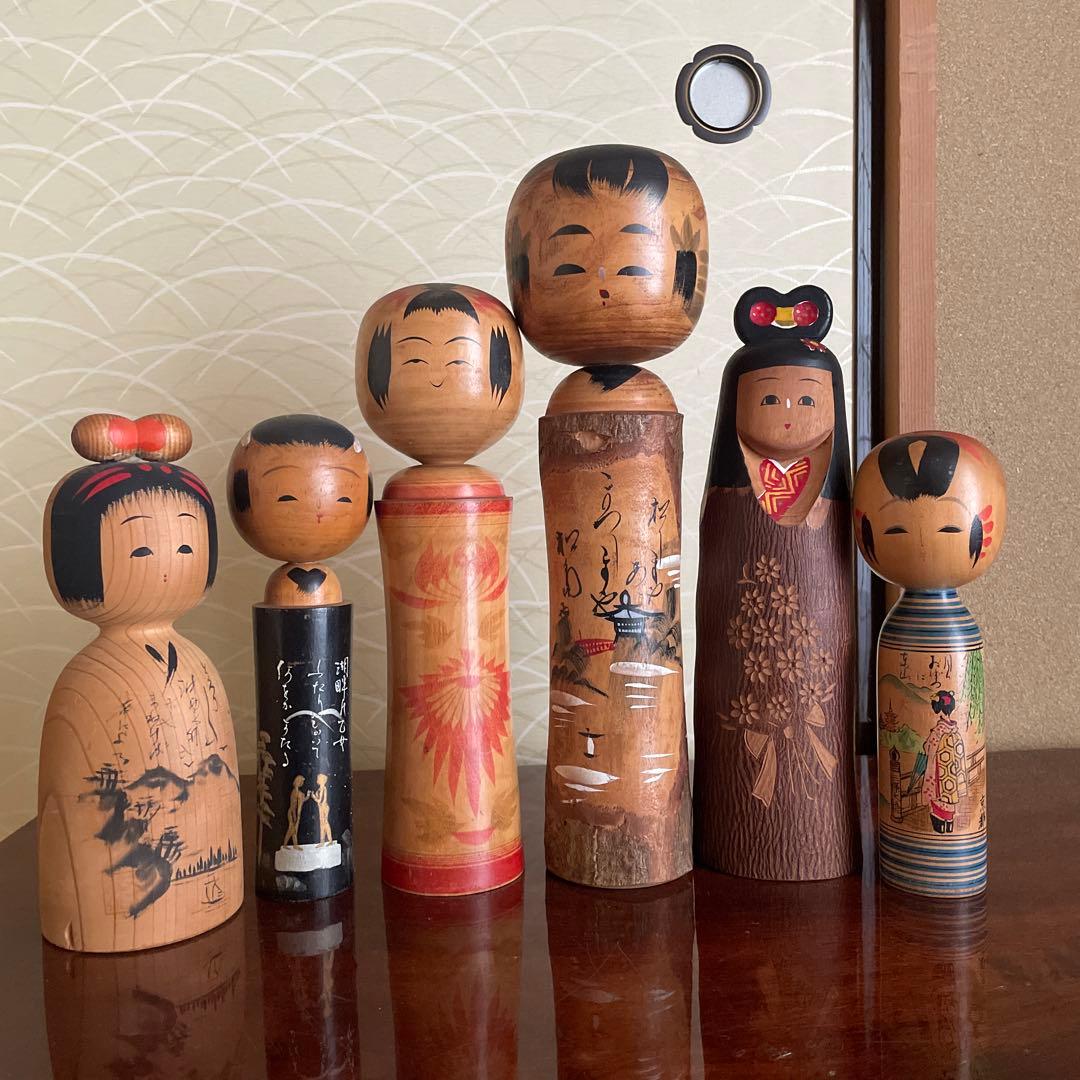 伝統的な手描き木製こけし