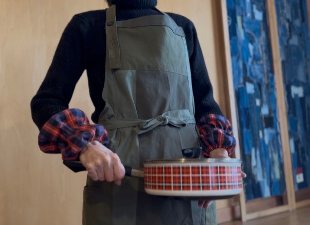 SAYOCAFE「暮らしを楽しむシリーズ」パッチワークエプロン(カーキ)