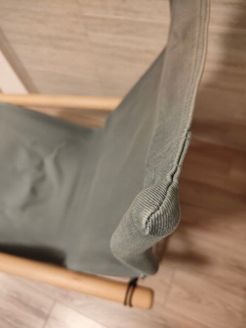 ニーチェア 折りたたみ式グレー椅子