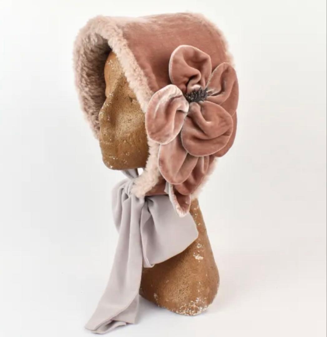 【新品】バラ色の帽子　花びらイヤマフ　ヘアバンド