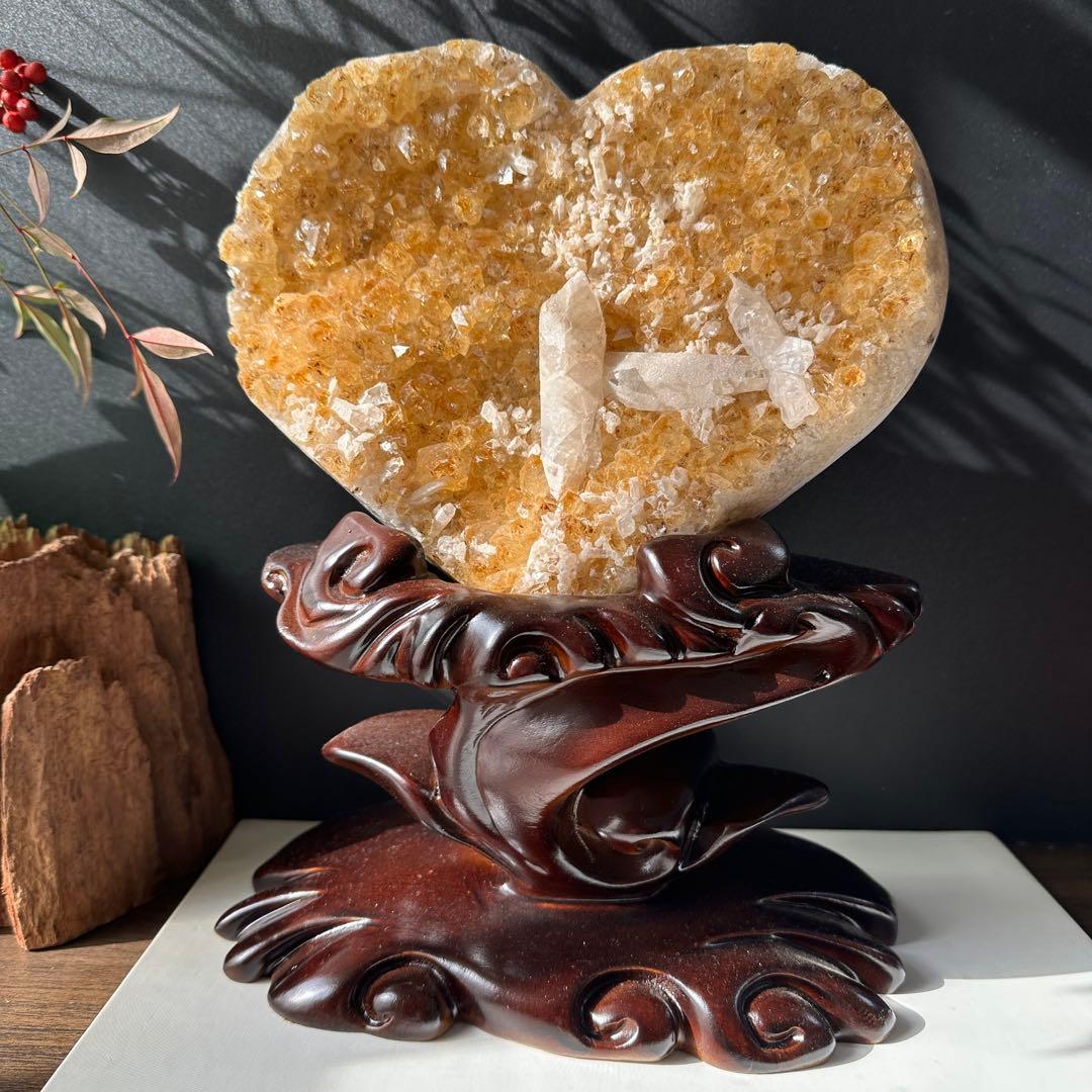 天然石 カルサイト共生シトリンのハート　置物　台座付きG.287