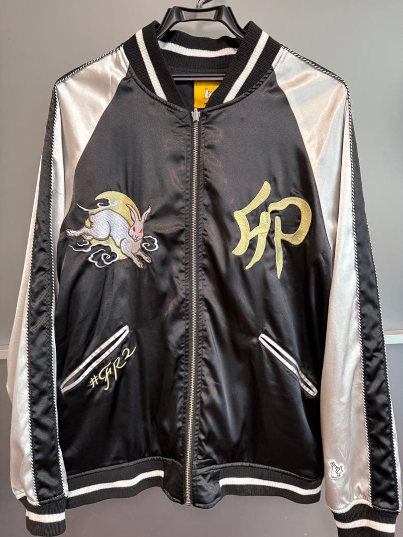 【美品】FR2 スカジャン 黒銀 ウサギ刺繍 Mサイズ