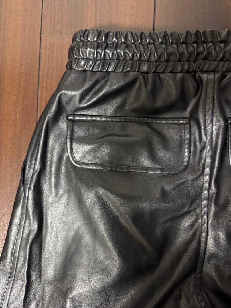 【美品】ディーゼル Dロゴ付ダーツ加工エコレザーパンツ D-MARTY-LTHF