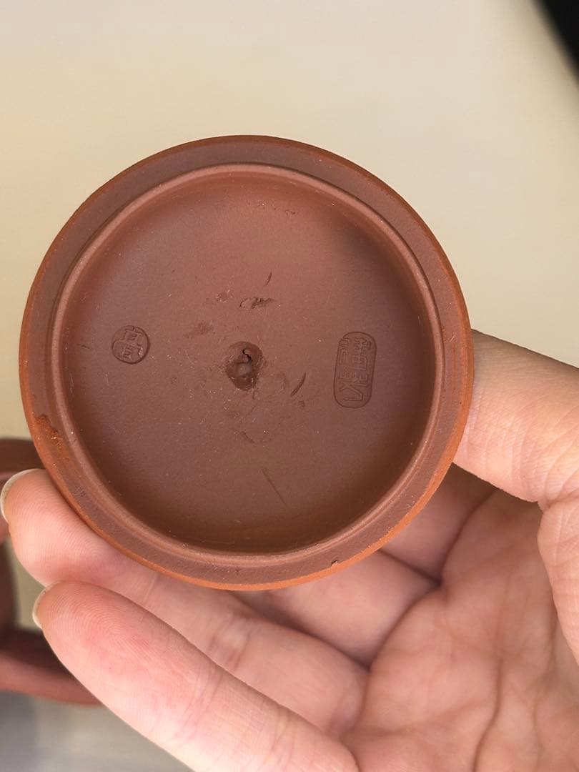 中国 朱泥 三足 急須 壺身刻字 龍頭把手 蓋上丸環 底款付き 紫砂壺