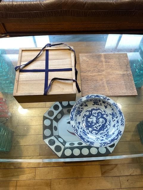 青いドラゴン模様の陶器皿