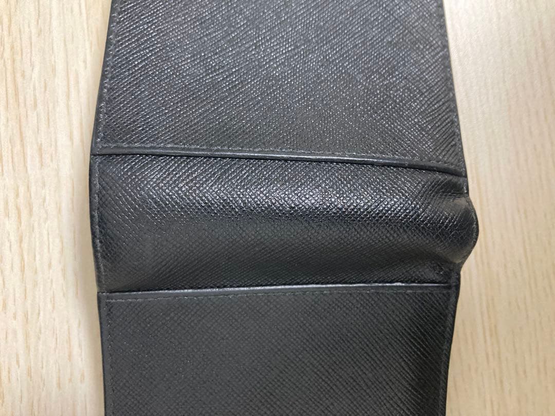 プラダ　サフィアーノ2つ折り財布