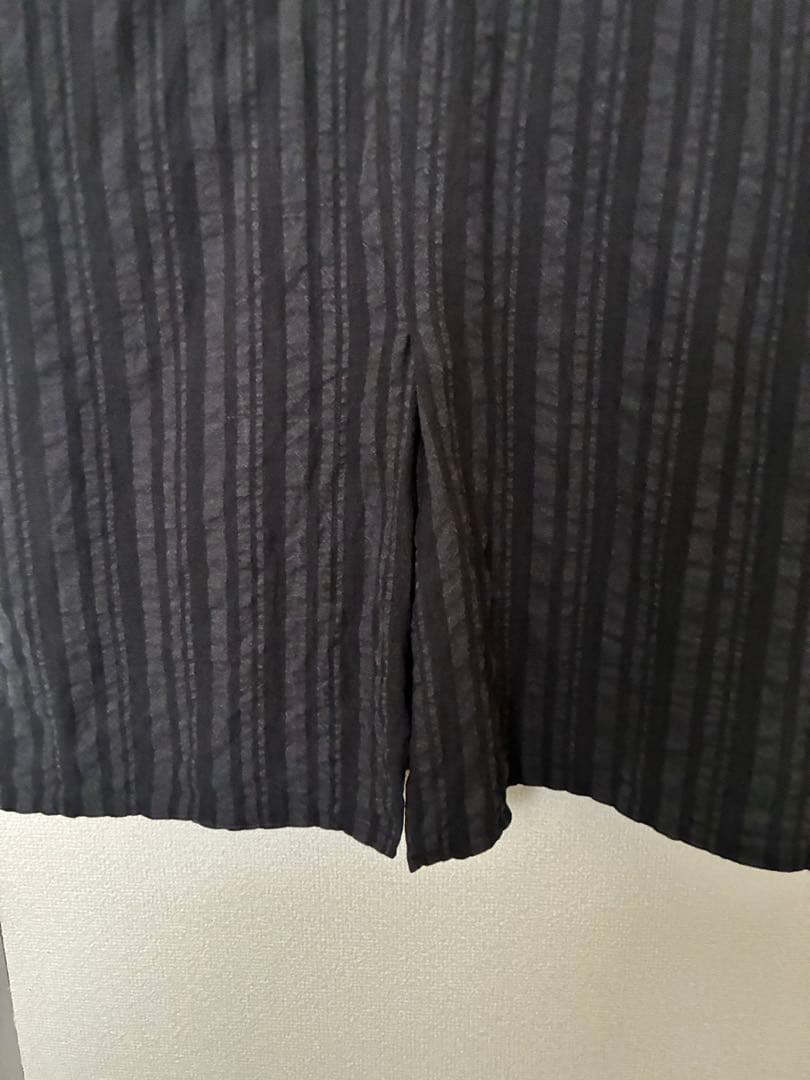 MORIN KHUURロングシャツ 黒とグレー