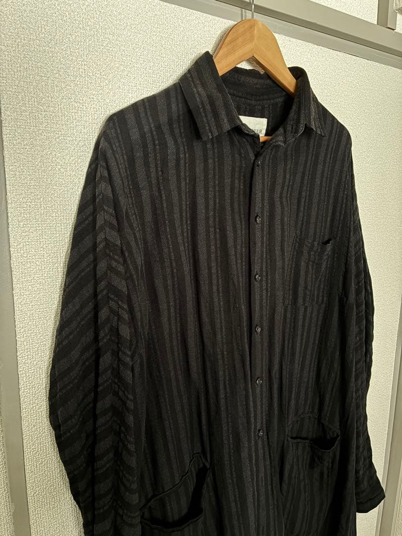 MORIN KHUURロングシャツ 黒とグレー