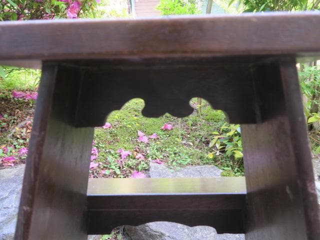 【昭和レトロ】木製ステップ台 うさぎマーク切り抜き 踏台 ディスプレイ