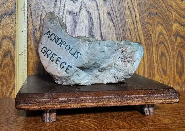 アクロポリスの石の置物