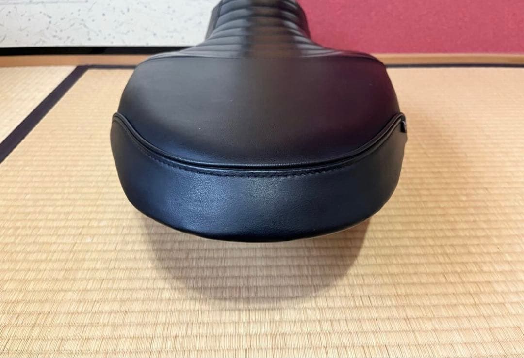 ドゥカティー　スクランブラー 800 サージェント製 タックロールシート 黒皮