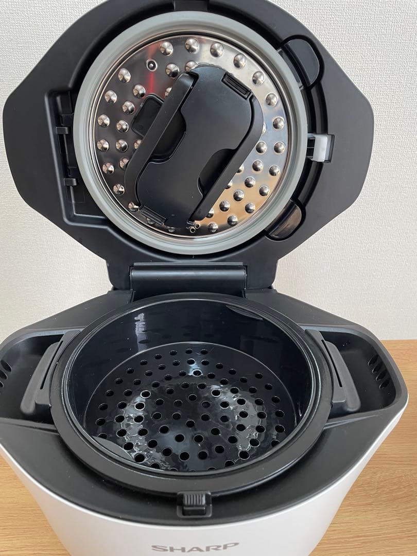 シャープ　ヘルシオホットクック　KN-HW16G-W 水なし自動調理鍋