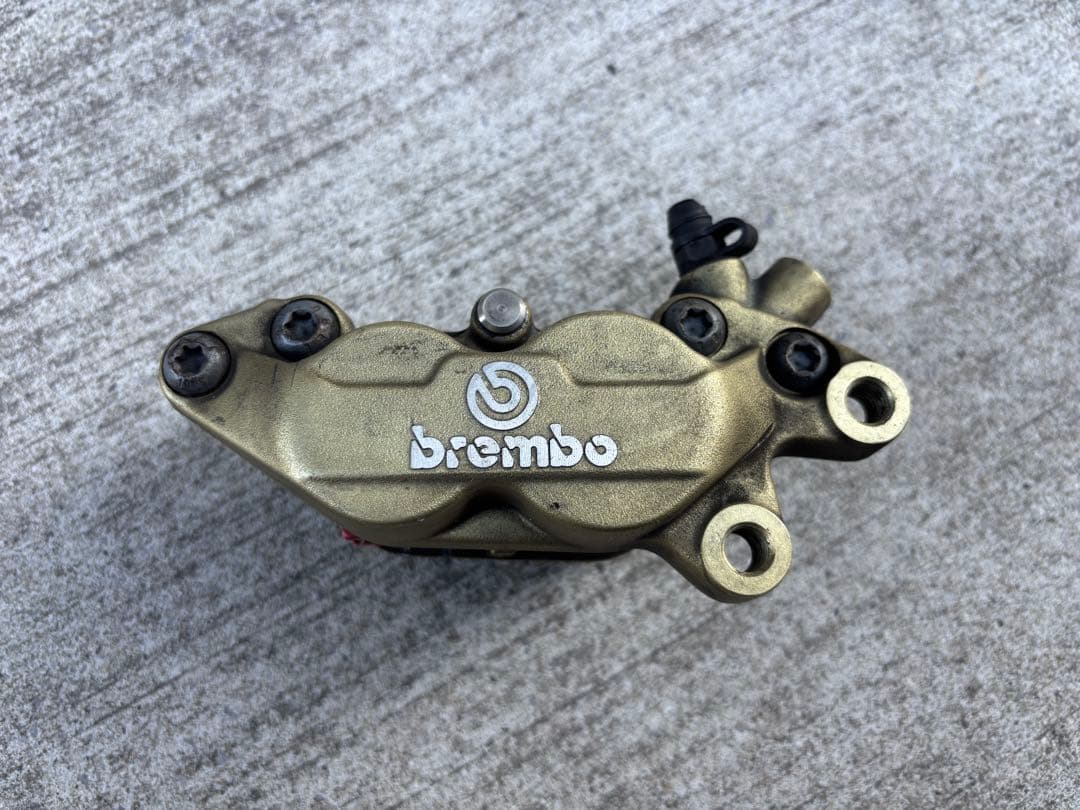 brembo キャスティング4ポッド ブレーキキャリパー　40mm
