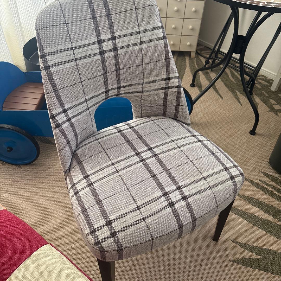 ADCOREチェック柄のモダンな椅子2脚セット