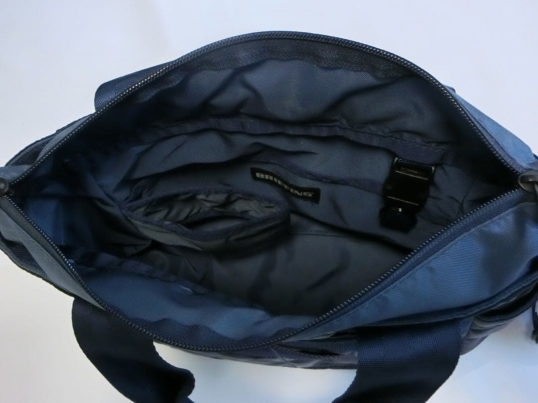 BRIEFING ブリーフィング　ネイビーのカートバッグ ラウンドバッグ