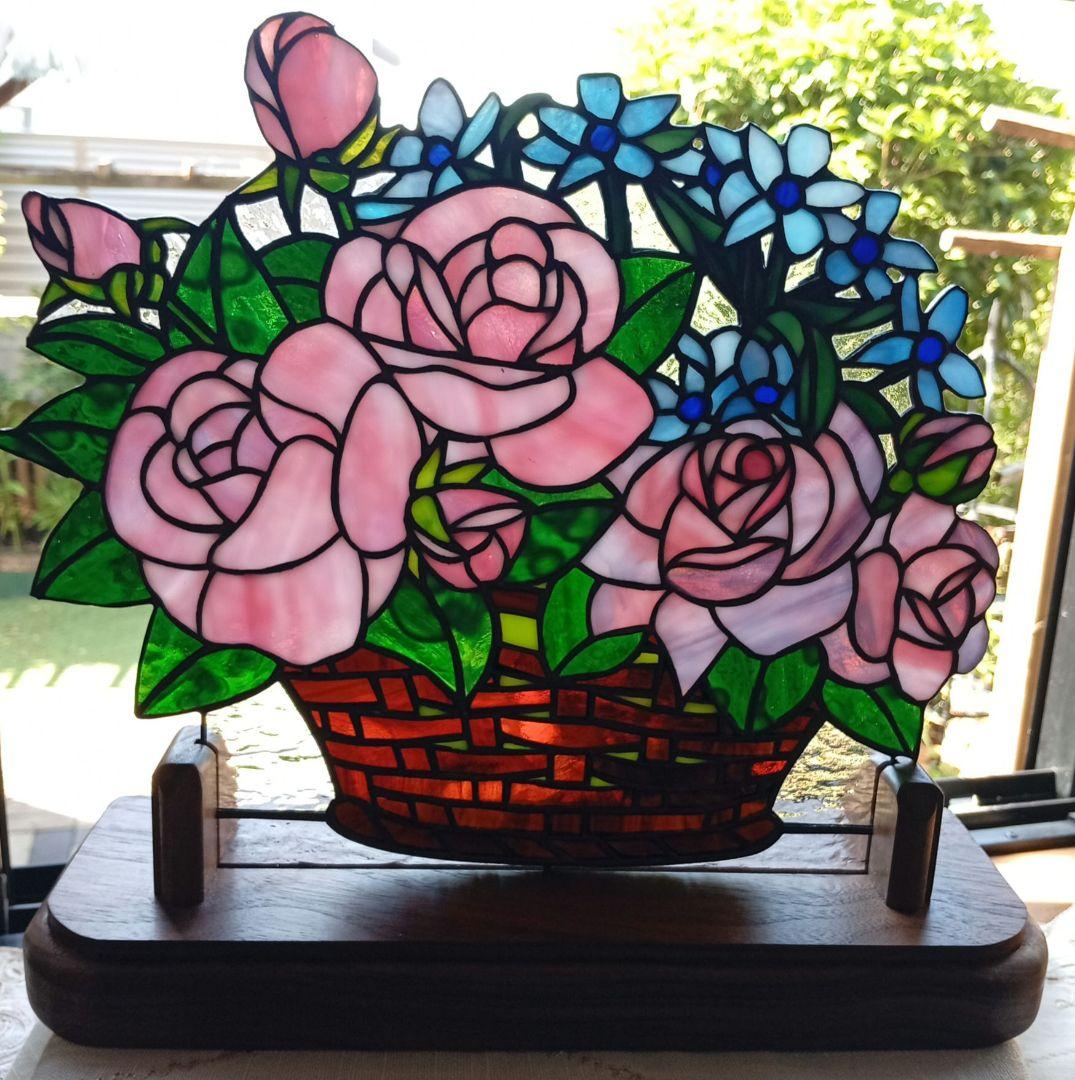 ステンドグラスパネル　バラとブルースターの花かご