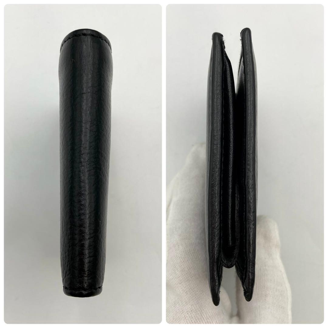 てんてん✨ IL BISONTE 二つ折り財布 黒 レザー ロゴ型押し