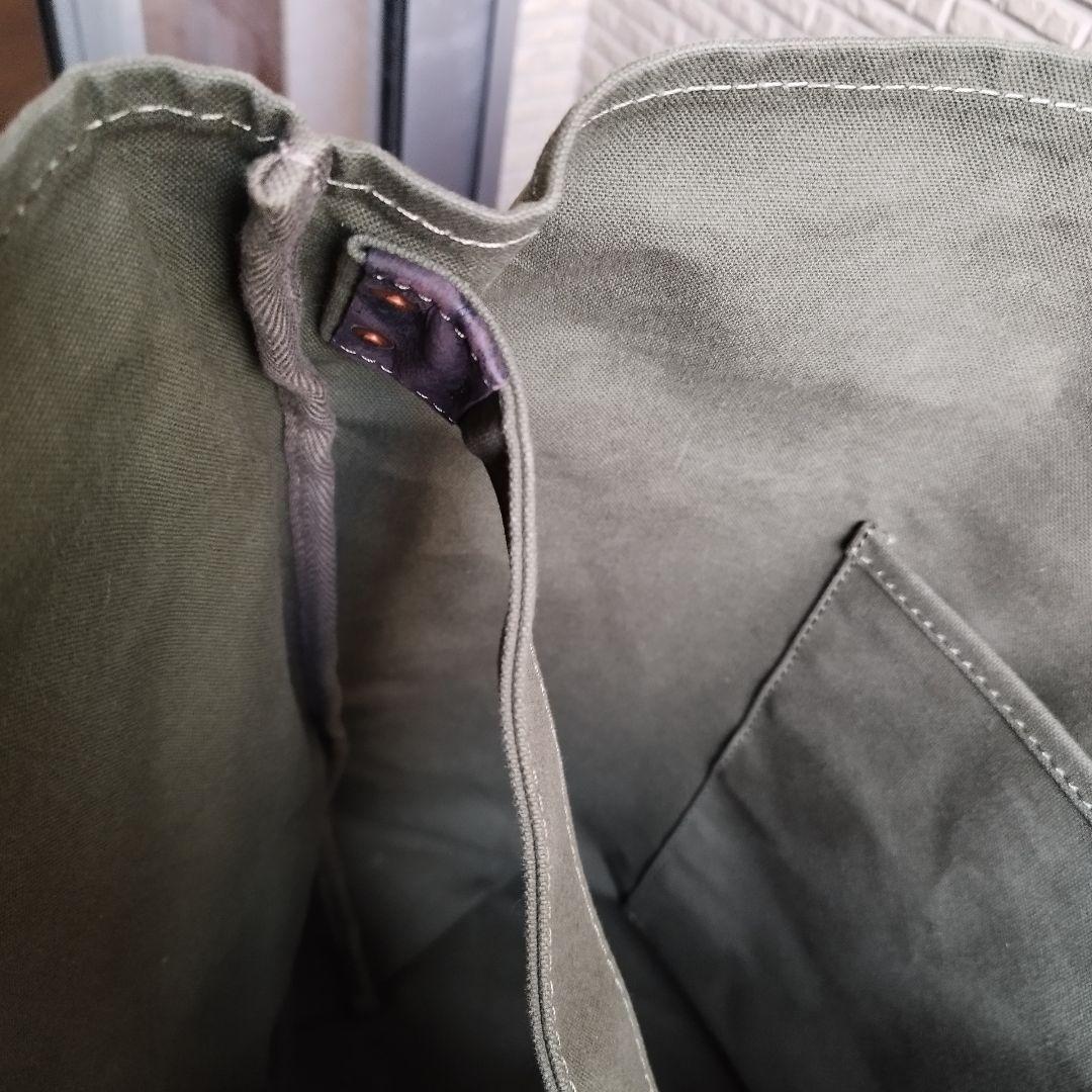 バッグ This is a(n) Base Tote L Olive