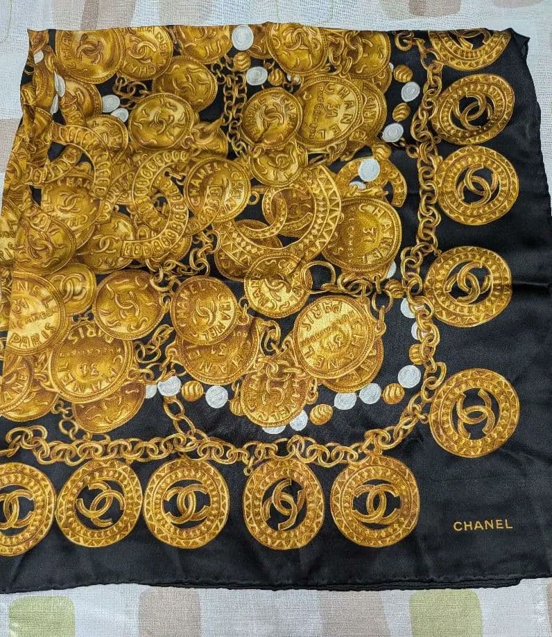 H*a様 CHANEL ゴールドチェーンとパールのシルクスカーフ