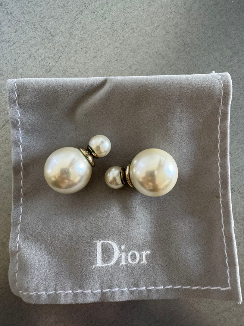 Dior トライバル ピアス パール
