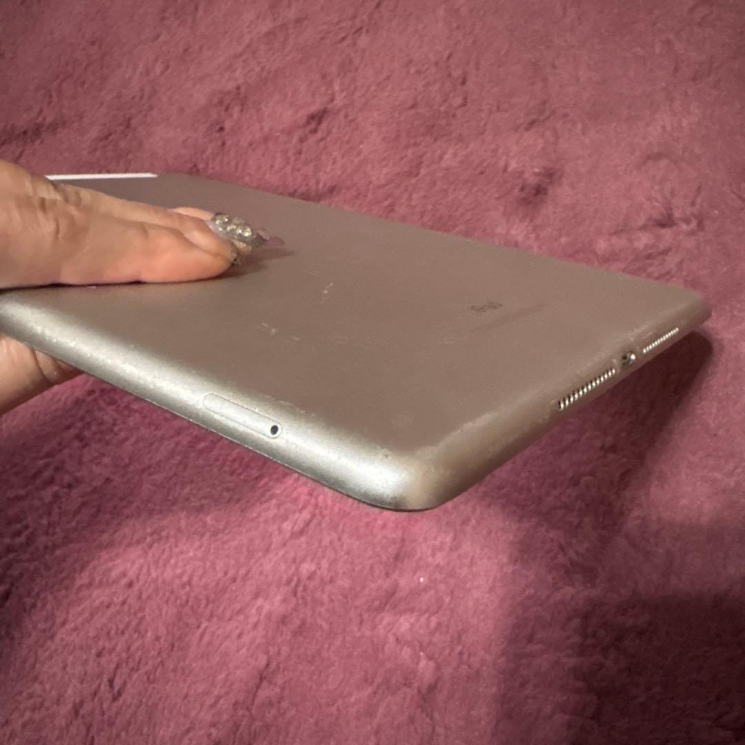 IPad 第6世代 32GB Wi-Fi+セルラーモデルA1954